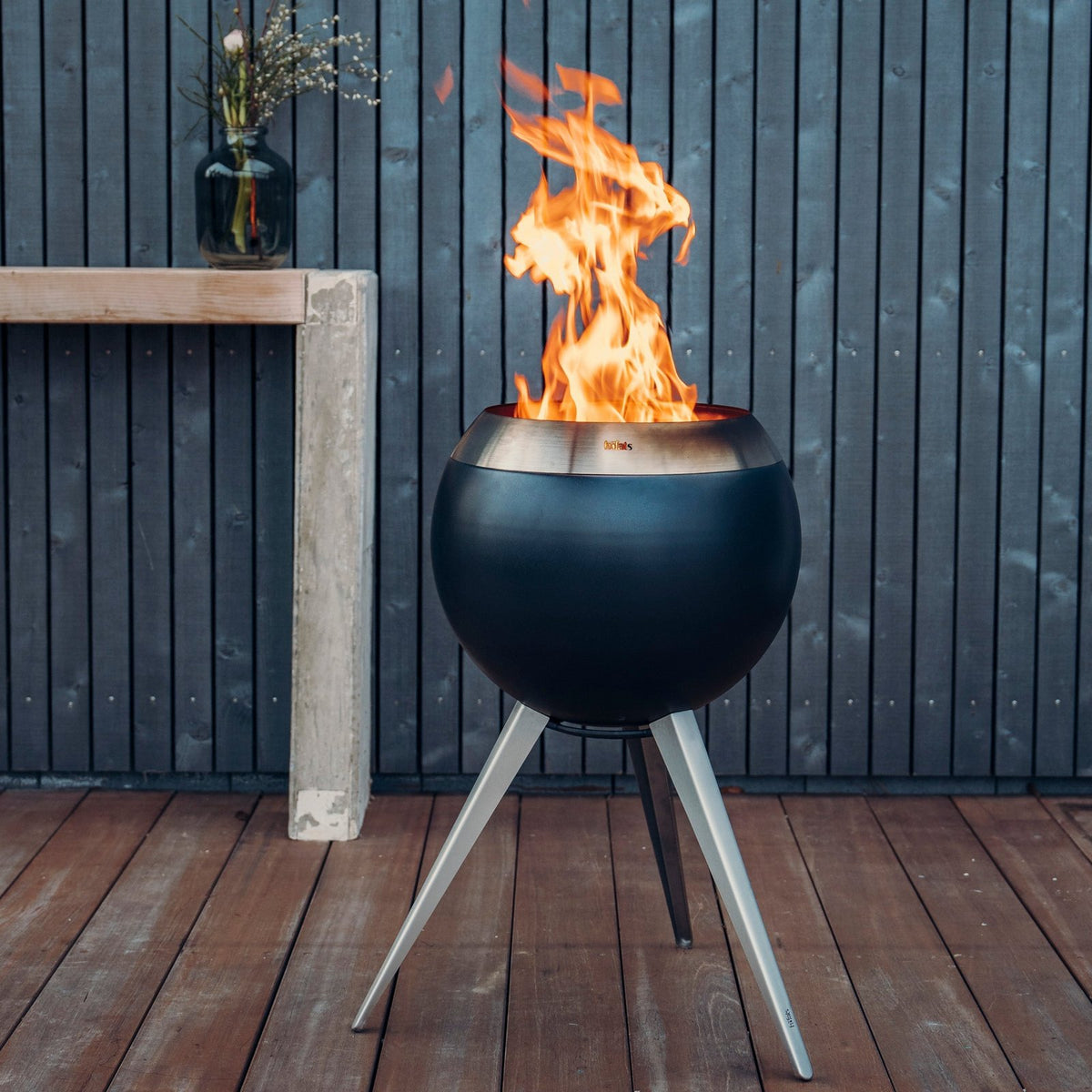 Höfats MOON 45 Wood & Pellet Fire Bowl with High Stand, Black